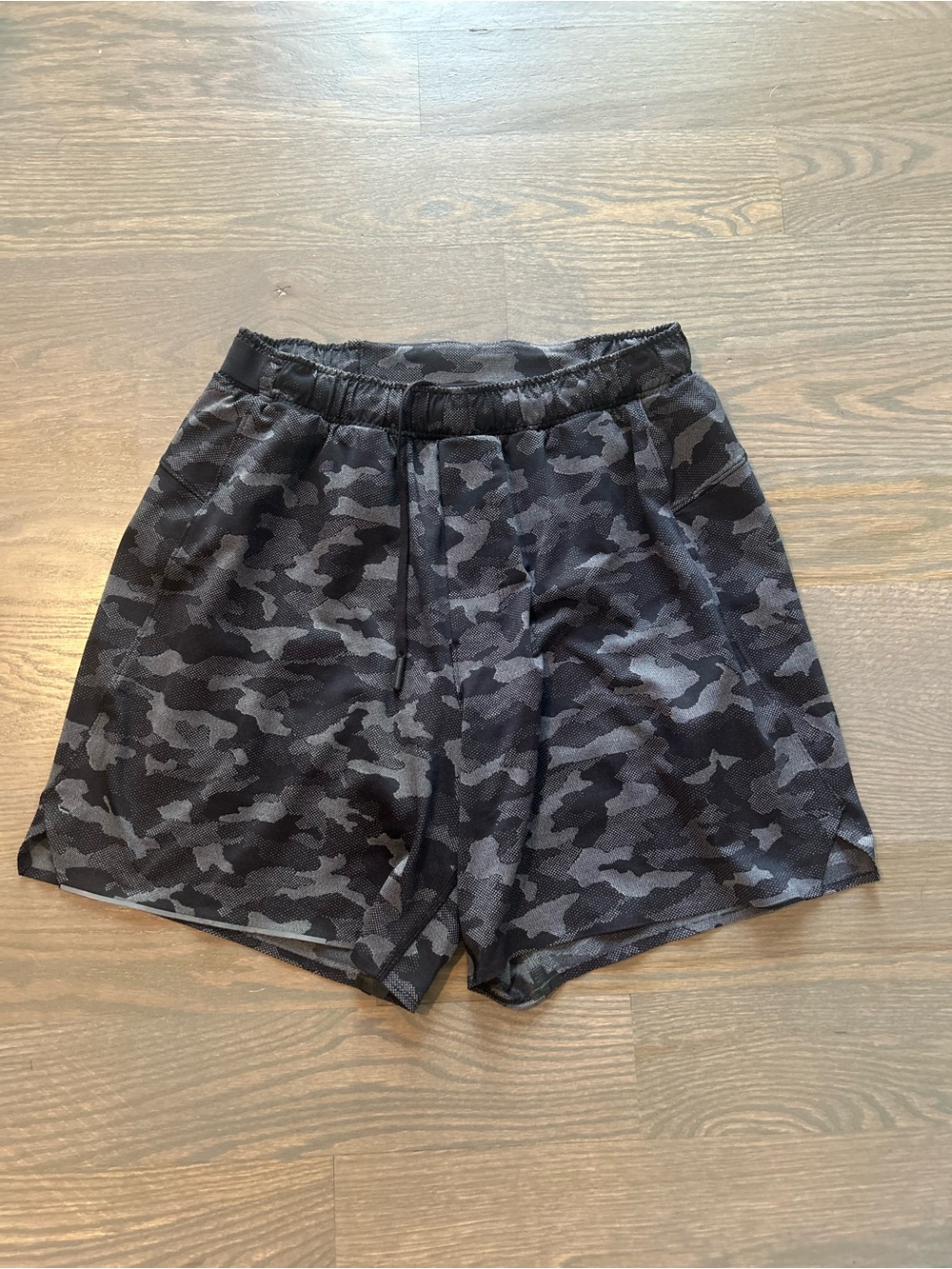 Lululemon men's Surge Shorts with liner 6" inseam size M